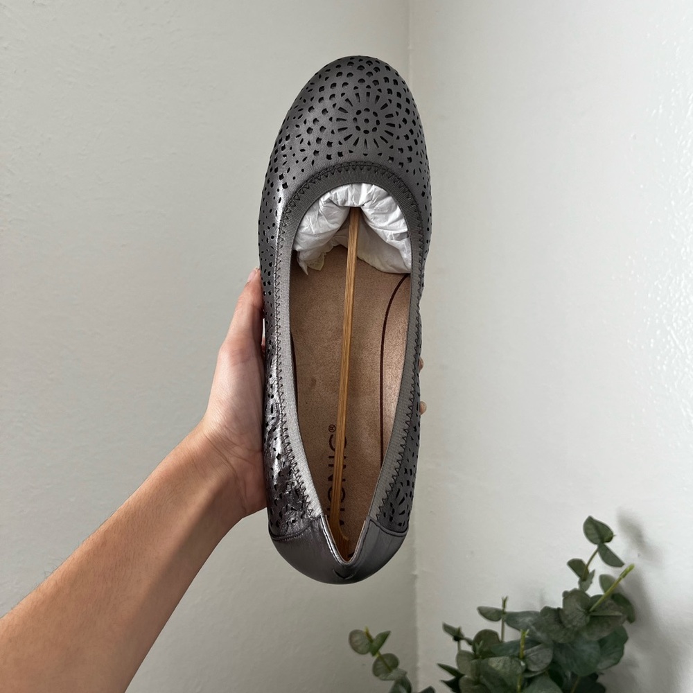 Vionic Women's Robyn Pewter Perforated Ballet Flats Size 8.5